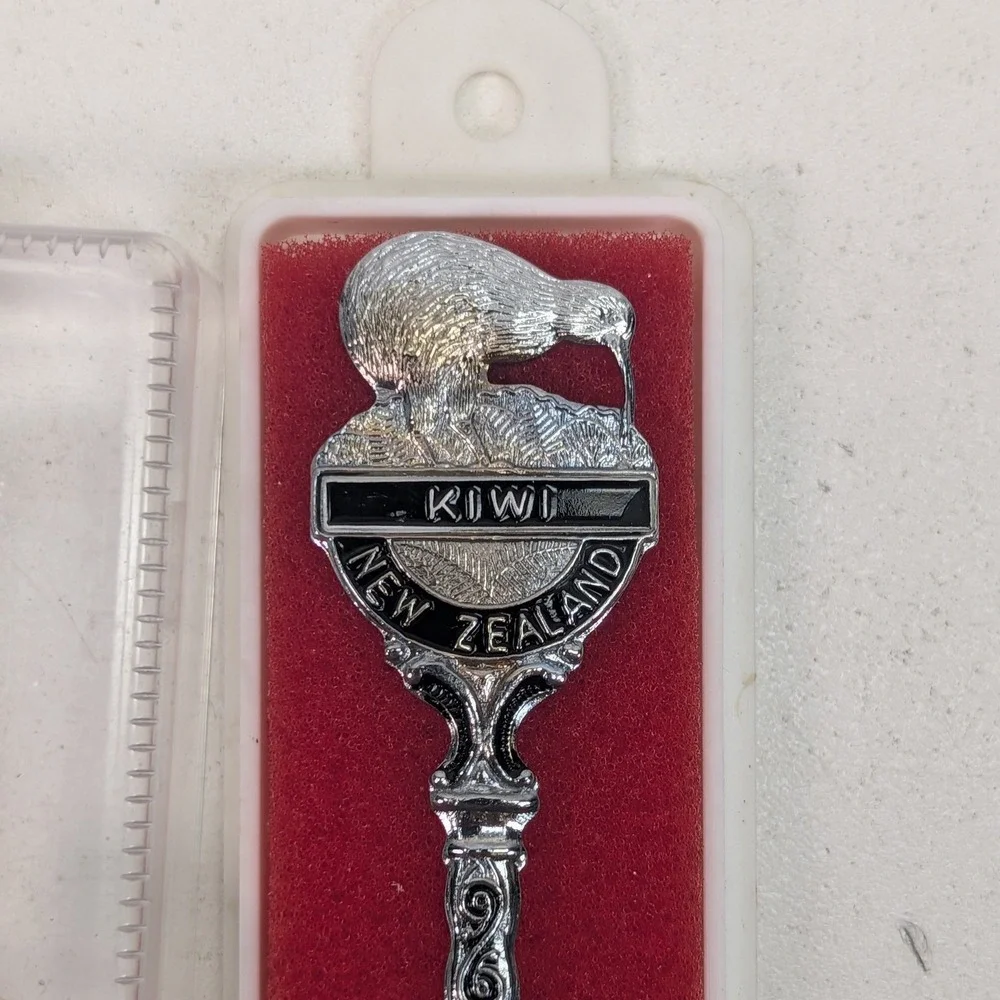 Peak CHCH New Zealand Kiwi Bird Souvenir Collector Spoon Silver Tone Map Bowl